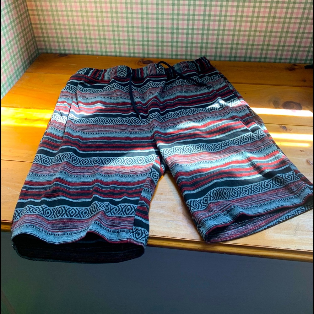 Men’s Aztec print shorts. Men’s size Xl